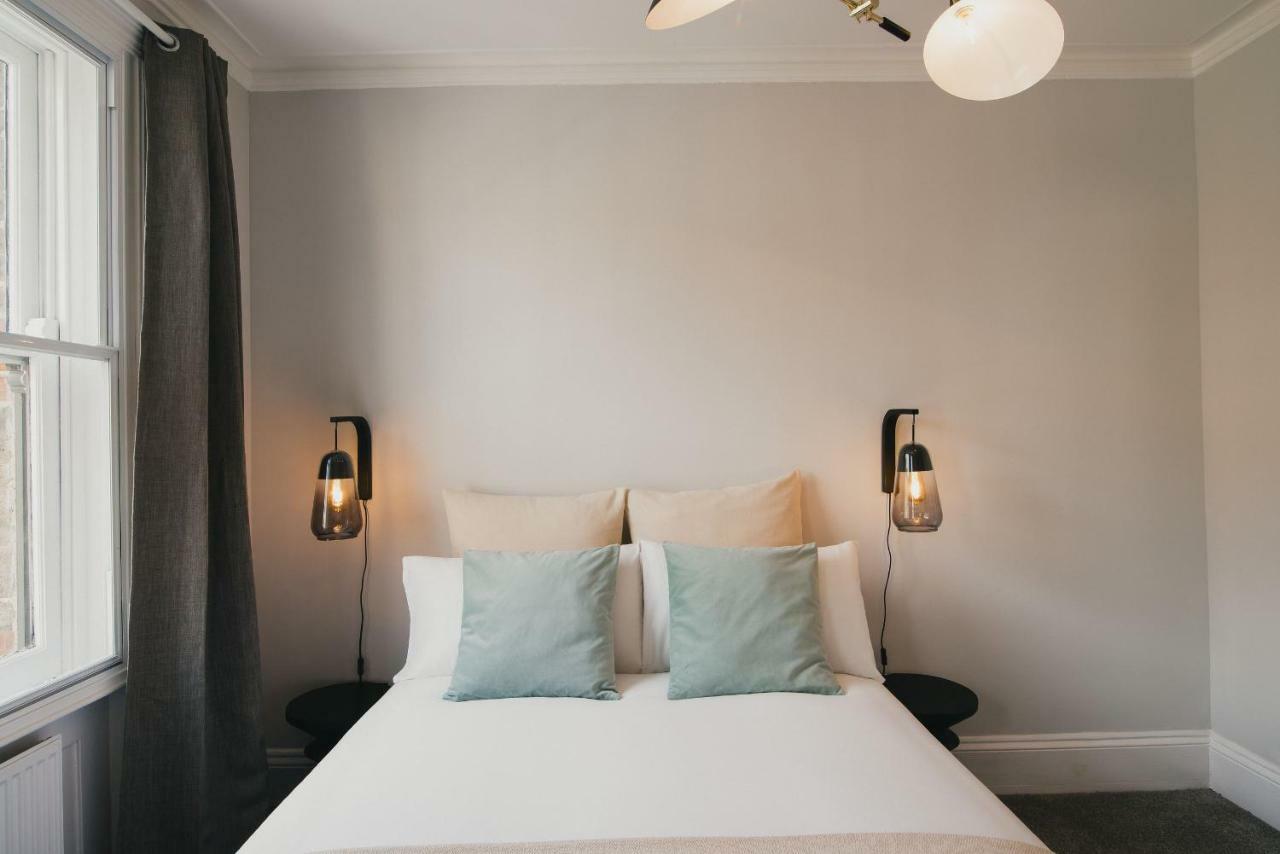 D8 - Shoreditch London Room photo